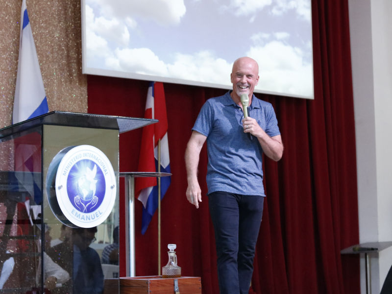 Dr. Andrés Bucksot